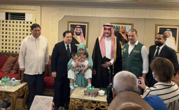 إنفاذاً لتوجيهات خادم الحرمين بفصلهما.. التوأم السيامي “عائشة وأكيزا” يصل المملكة اليوم