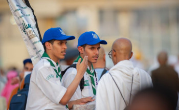 توأمان في معسكرات الكشافة يثيران استغراب الحجاج