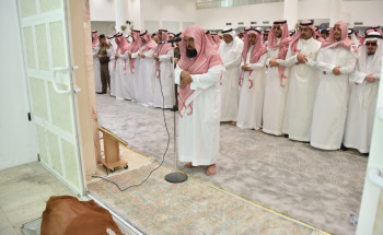 وكيل “الداخلية” يؤدي صلاة الميت على محافظ الجبيل السابق