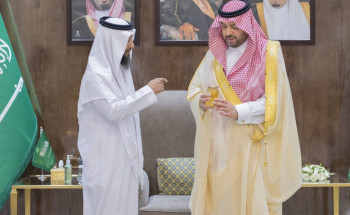 أمير الحدود الشمالية يستقبل النحال الحاصل على الميدالية الذهبية بمسابقة لندن وباريس للعسل للعام 2024