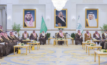 أمير الحدود الشمالية يكرِّمُ المتطوعين المشاركين في أعمال الحج بمنفذ جديدة عرعر