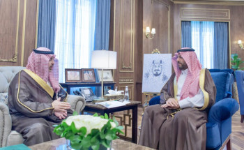 أمير الحدود الشمالية يستقبل أمين المنطقة