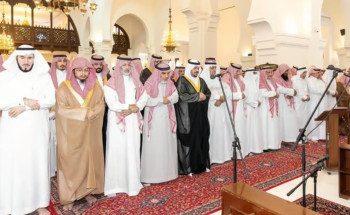 نائب أمير الرياض يؤدّي صلاة الميت على “محمد بن حمد العيسى”