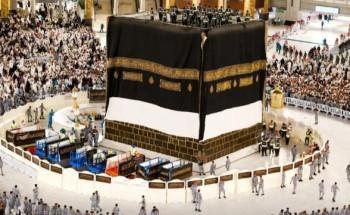 تغيير كسوة الكعبة المشرفة