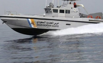 حرس الحدود بمكة ينقذ 5 مقيمين تعطّل قاربهم في البحر