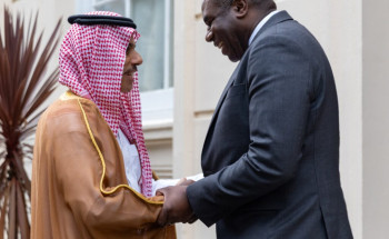 وزير الخارجية يلتقي وزير خارجية المملكة المتحدة في لندن