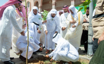 وزير الشؤون الإسلامية يُدشّن مبادرة ” مساجدنا خضراء ” بمنطقة نجران