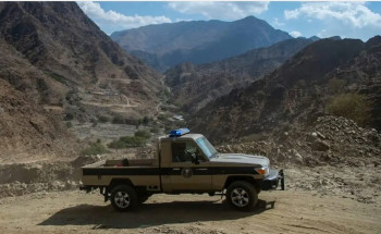 دوريات المجاهدين في جازان تقبض على مواطن لنقله 9 مخالفين بمركبة يقودها