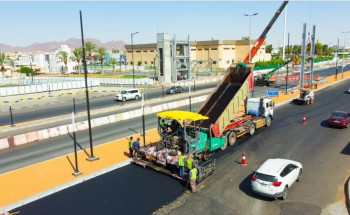 أمانة حائل تُواصل رفع كفاءة السلامة المرورية لطريق الملك عبدالعزيز وعدة أحياء