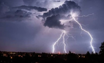 “الوطني للأرصاد” ينبه من أمطار غزيرة على منطقة عسير