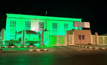 طريف.. برج الإسكان والمباني الحكومية تتزيَّن باللون الأخضر ابتهاجاً باليوم الوطني