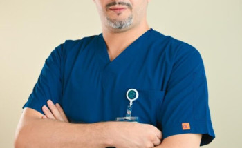 د. الدحلان: العلاج الطبيعي  يلعب دورًا أساسيًا في علاج مشكلات العمود الفقري