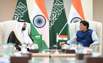 رئيس “الغذاء والدواء” يبحث سبل تعزيز التعاون مع وزير الصناعة والتجارة الهندي