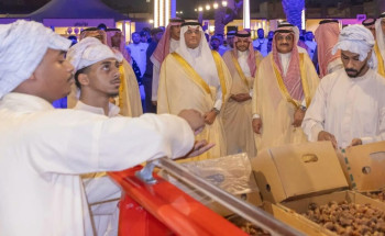 محافظ الأحساء يزور الفعاليات المصاحبة لموسم صرام الأحساء