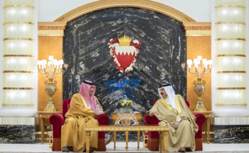 ملك البحرين يستقبل الأمير عبدالعزيز بن سعود