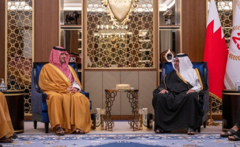 ولي العهد في مملكة البحرين يستقبل الأمير عبدالعزيز بن سعود