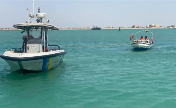 حرس الحدود بجازان يقدم المساعدة لبحار تعرّض إلى أزمة صحية في عرض البحر