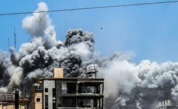 استشهاد 21 فلسطينيًّا في قصف للاحتلال الإسرائيلي على مسجد وسط قطاع غزة