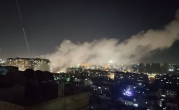 بينهم نساء وأطفال.. إسرائيل تقصف مبنى سكنياً قرب سفارة إيران بدمشق وتقتل 7 أشخاص