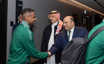 استعدادًا للقاء أستراليا ضمن تصفيات كأس العالم.. بعثة الأخضر تصل ملبورن