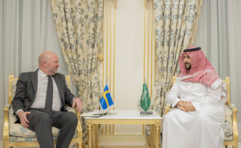 وزير الدفاع يلتقي وزير الدولة بمكتب رئيس وزراء مملكة السويد