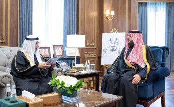 الأمير فيصل بن خالد بن سلطان يتسلم تقريرًا عن برنامج الأمن الفكري بجامعة الحدود الشمالية