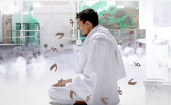 “الحج”: أداء الصلاة بالحرم في الأماكن المخصصة يحقق الخشوع ويحفظ النظام