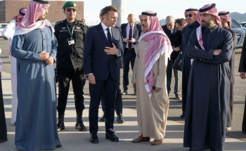 الرئيس الفرنسي يغادر العلا