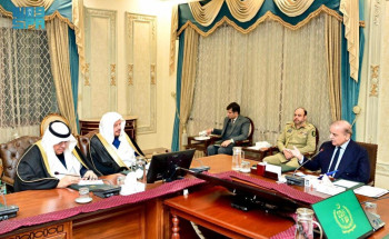 رئيس مجلس الشورى يلتقي رئيس وزراء باكستان