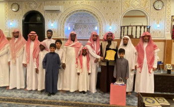 الشيخ الاستاذ ساير المخلفي يكرم حفظة القرآن الكريم بجامع نجا المطيري بحي الملك فهد