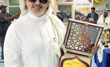 تكريم المذيع محمد المقبل من مدير مكتب التعليم بطويق