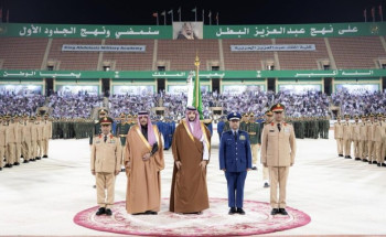 وزير الدفاع يرعى حفل تخريج طلبة دورات تأهيل الضباط الجامعيين لأفرع القوات المسلحة