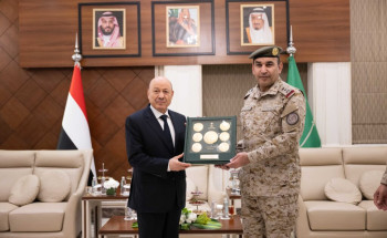 قائد القوات المشتركة يستقبل رئيس مجلس القيادة الرئاسي بالجمهورية اليمنية