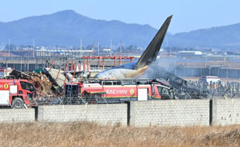 كوريا الجنوبية.. تحطم طائرة ركاب يخلف 47 قتيلًا على الأقل