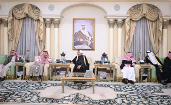 ممثل أمير دولة الكويت وولي عهده يقدمان واجب العزاء في وفاة الأمير محمد بن فهد بن عبدالعزيز