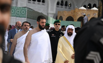 رئيس الجمهورية العربية السورية يؤدي مناسك العمرة