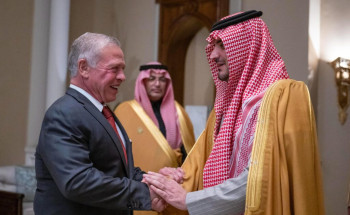 بتوجيه من القيادة.. الأمير عبدالعزيز بن سعود يلتقي ملك المملكة الأردنية الهاشمية