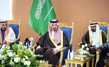 أمير المدينة المنورة يلتقي أهالي محافظة المهد ومديري الإدارات الحكومية المدنية والعسكرية