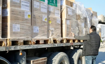 25 شاحنة مساعدات سعودية تصل إلى جنوب غزة لدعم القطاع الصحي