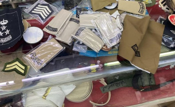 الرياض .. إغلاق محلين مخالفين لنظام بيع وخياطة الملابس العسكرية