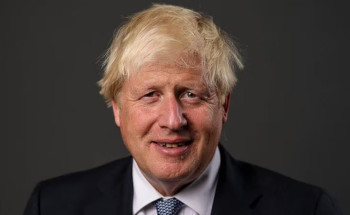 بوريس جونسون : ولي العهد نجح سياسيًا أكثر مني.. وأنتم محظوظون بقائد شجاع مثله