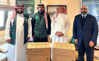 مركز الملك سلمان للإغاثة يسلّم 25 طنًا من التمور هدية المملكة لجمهورية اليونان