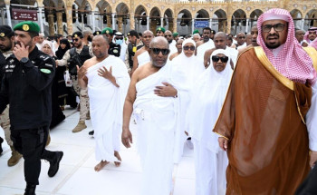 رئيس جمهورية جزر القمر يؤدي مناسك العمرة