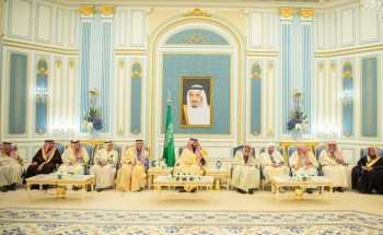 سمو ولي العهد يستقبل سماحة مفتي عام المملكة وأصحاب السمو الأمراء وأصحاب الفضيلة العلماء والمعالي الوزراء وجمعًا من المواطنين الذين قدموا للسلام على سموه وتهنئته بحلول شهر رمضان المبارك