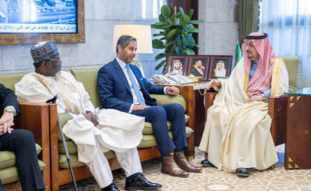 نيابة عن خادم الحرمين الشريفين وسمو ولي العهد.. أمير الرياض يستقبل عميد السلك الدبلوماسي سفير جيبوتي