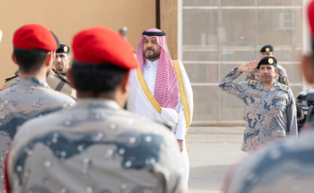 أمير الحدود الشمالية يعايد ضباط وأفراد حرس الحدود بالمنطقة
