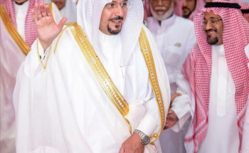 أمير القصيم يُشارك أهالي حي المنتزه احتفال عيد الفطر