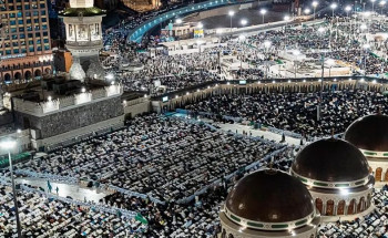 “فريق الساحات”.. كوادر متخصصة تعمل على مدار الساعة في الحرم المكي