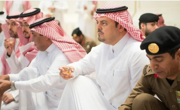 شاركهم الإفطار بالحرم.. سعود بن مشعل ينقل شكر أمير مكة للمشاركين في خدمة ضيوف الرحمن