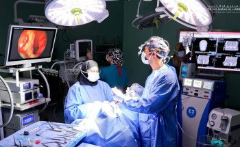 مستشفى الدكتور سليمان الحبيب بالتخصصي يستأصل ورماً كبيراً بمحجر العين بعملية منظار متقدمة